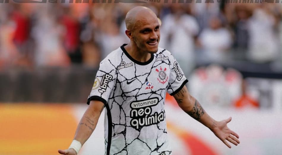 Fábio Santos marca de pênalti e garante vitória do Corinthians sobre o Athletico-PR