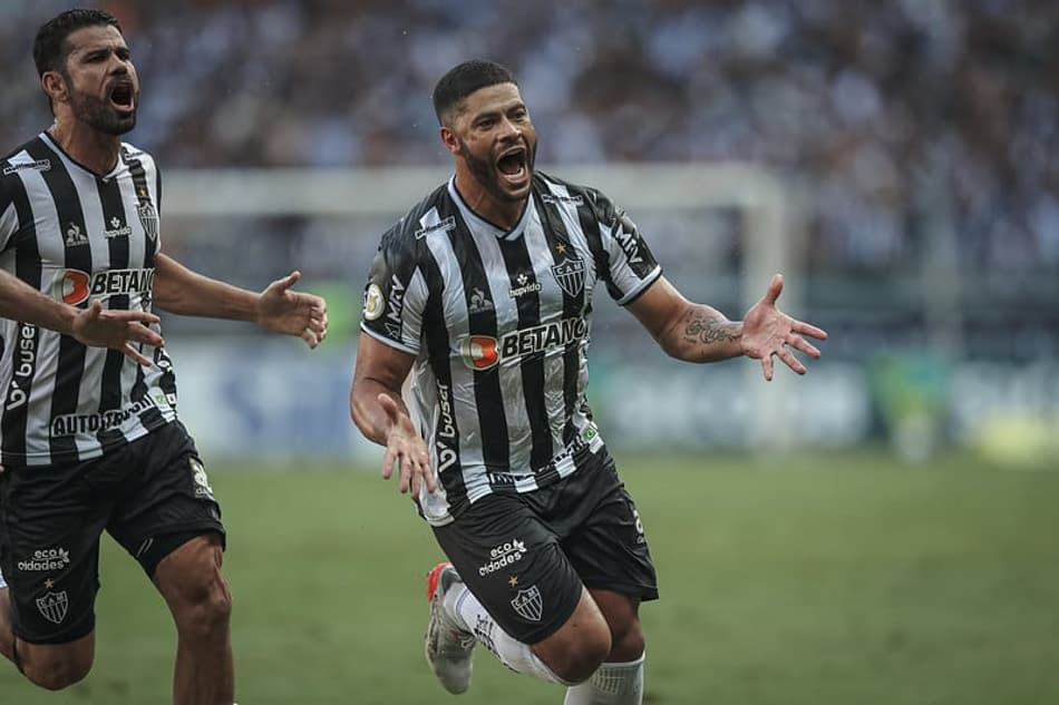 Com dois de Hulk, Atlético-MG vence Fluminense em jogo com polêmica e fica bem próximo do título brasileiro