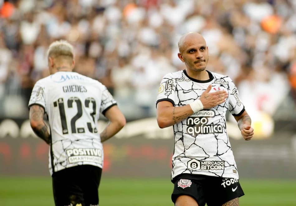 Autor do gol da vitória do Corinthians sobre o Athletico-PR, Fábio Santos diz: ‘Fundamental para classificação’
