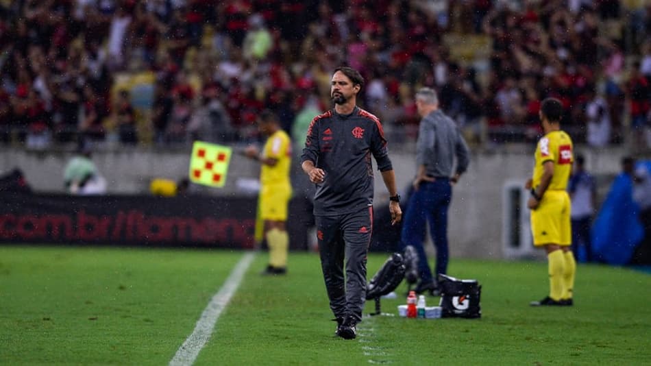 Mauricinho destaca ‘prova de amor’ da torcida do Flamengo e elogia Matheuzinho: ‘Evoluiu muito’