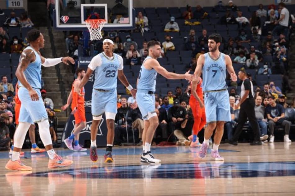 LANCE! Rápido: Luta contra degola, humilhação com recorde na NBA e muito mais