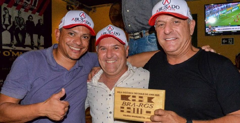 Barco tetracampeão Mundial recebe homenagem após conquistas na temporada