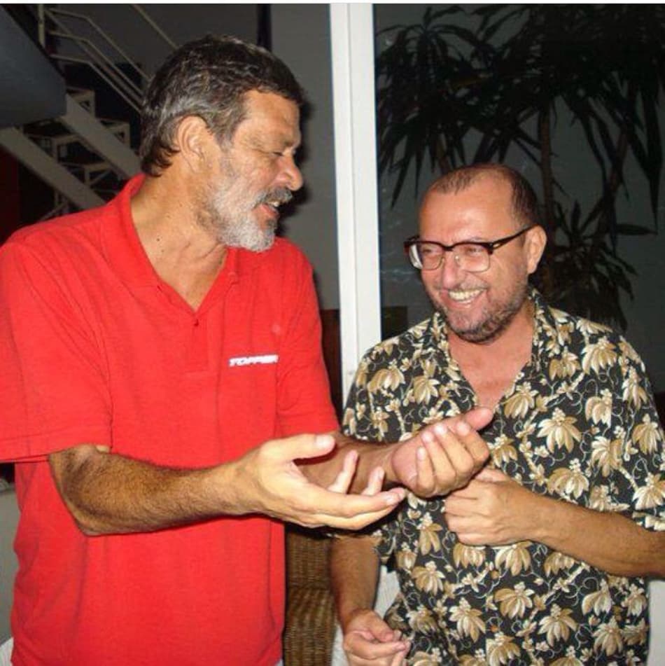 Xico Sá relembra Sócrates: 'Naquela mesa está faltando Ele e a Democracia Brasileira sente muito'
