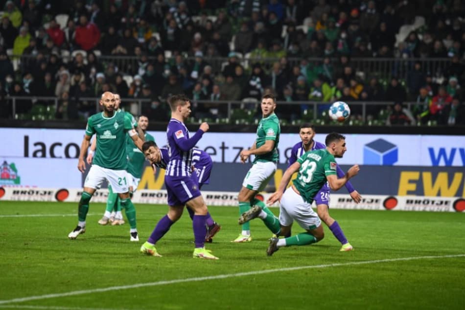 VÍDEO: Que golaço! Na Alemanha, zagueiro faz ‘gol escorpião’ em vitória do Werder Bremen; assista!