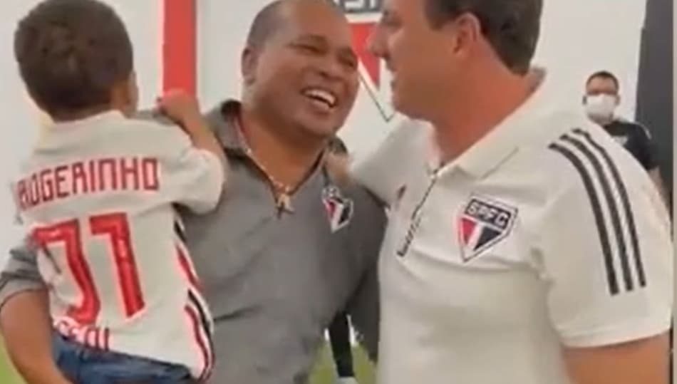 VÍDEO: Aloisio Chulapa leva seu filho para conhecer Rogério Ceni antes de partida do São Paulo no Morumbi