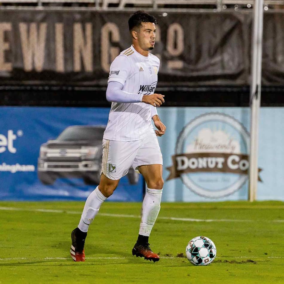 Filho de brasileiros, Leo Folla elogia nível do futebol nos Estados Unidos: ‘Melhorado muito nos últimos anos’
