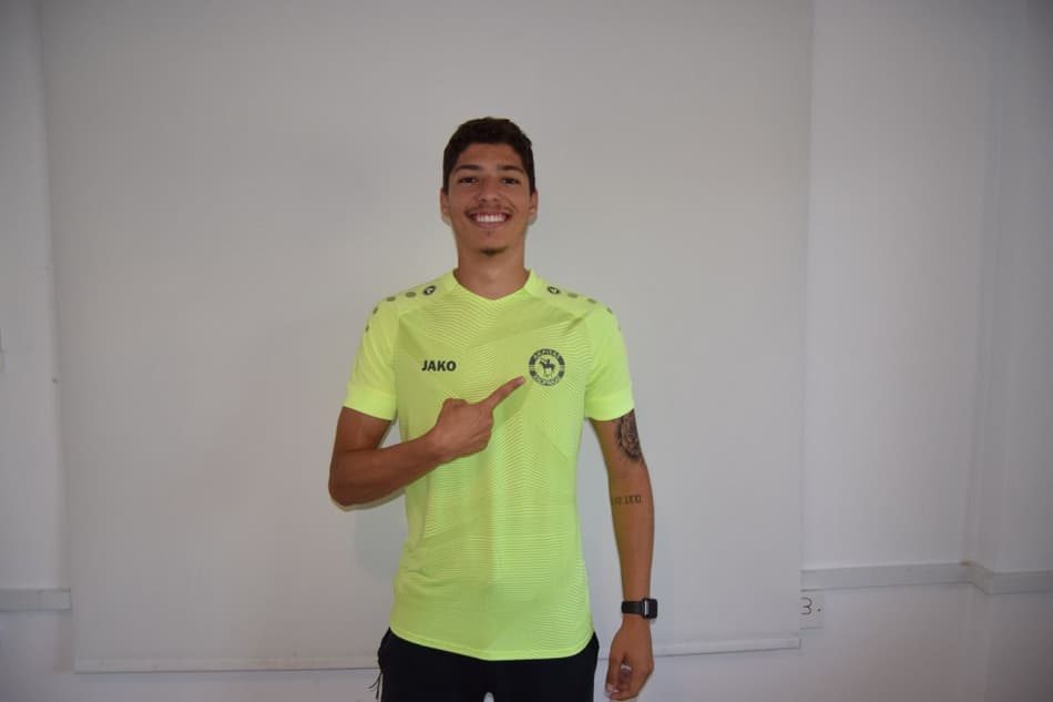 Hoje na Europa, atleta que passou pelo Corinthians descreve adaptação