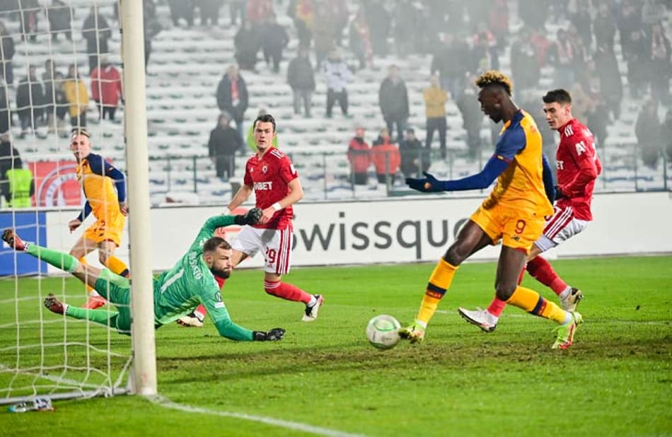 Roma vence Sofia e garante vaga nas oitavas de final da Conference League