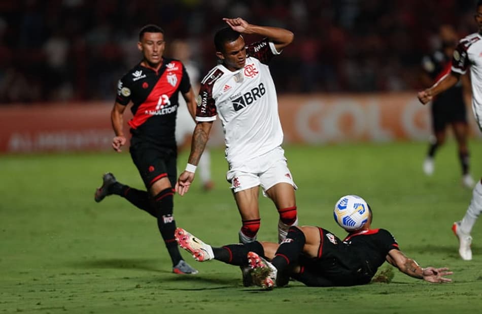 ATUAÇÕES: Flamengo não tem grandes destaques na melancólica derrota para o Atlético-GO