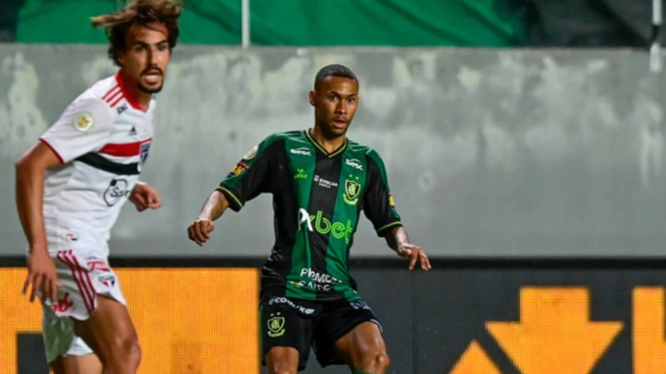 Com gols de Ademir, América-MG bate o São Paulo e se classifica para a primeira fase da Libertadores