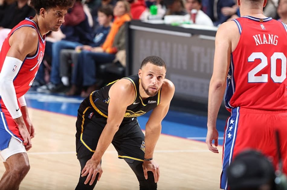 Sixers impede recorde de Curry e derrota Warriors