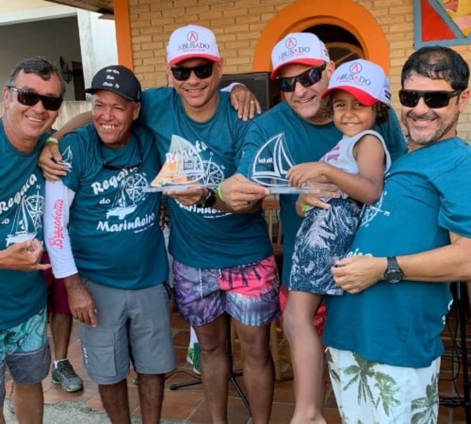 Equipe Bruschetta, de Ubatuba (SP), leva quatro troféus e é o campeão geral da temporada na Regata do Futuro