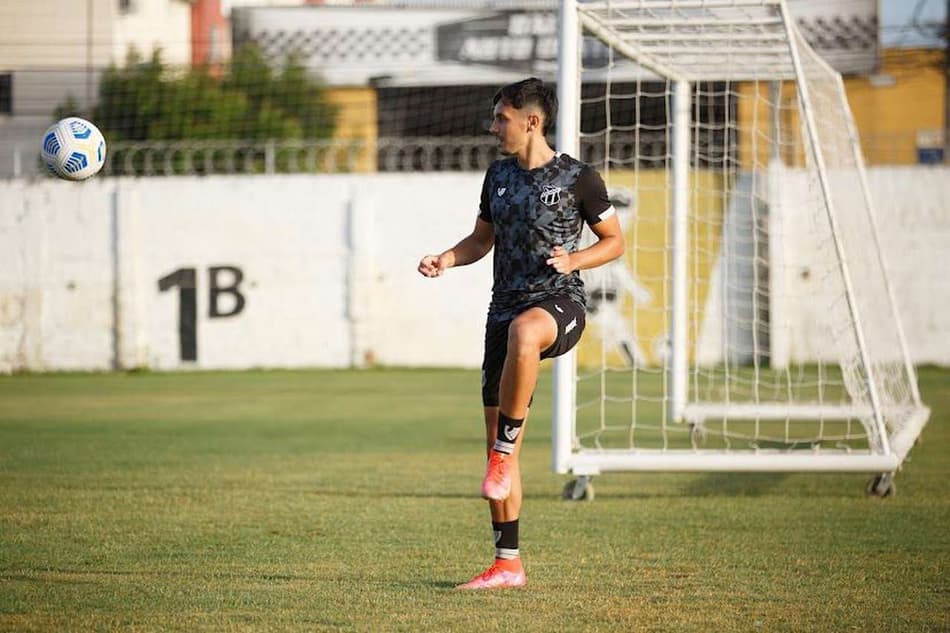 Marco Antônio, do sub-23 do Ceará, mantém rotina de treinos nas férias: ‘2022 será um ano de oportunidades’