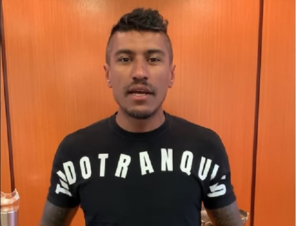 Paulinho chega ao Corinthians e manda recado para a Fiel: ‘O guerreiro voltou!’