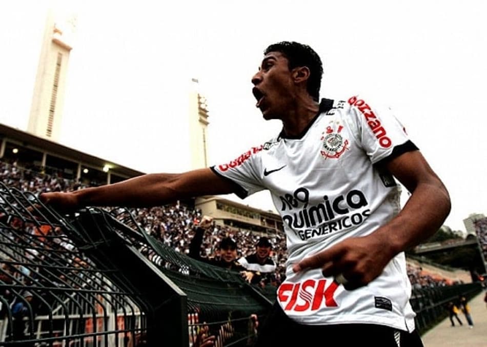 O brabo voltou! Relembre 15 momentos marcantes de Paulinho pelo Corinthians