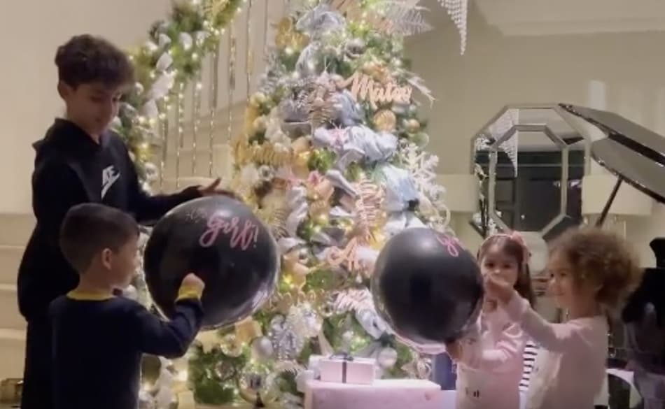VÍDEO: Chá revelação! Cristiano Ronaldo revela que terá casal de filhos gêmeos