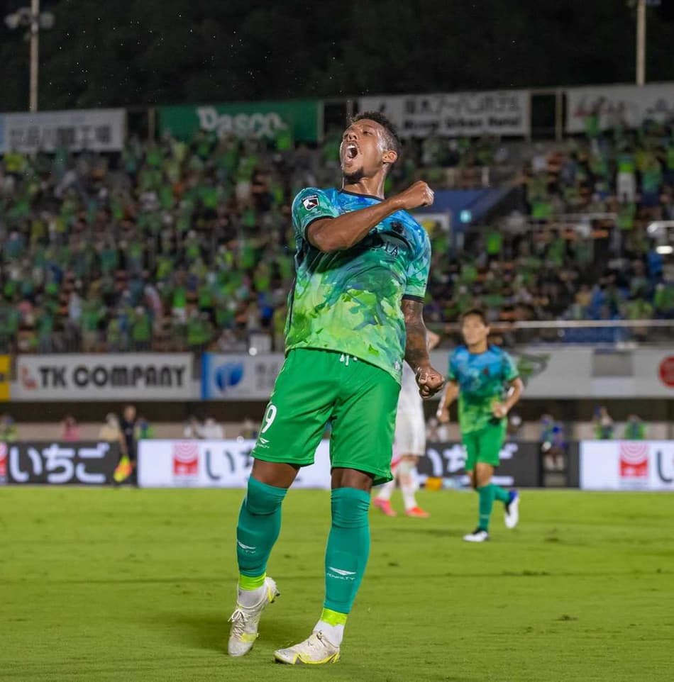 Wellington Tanque renova contrato com Shonan Bellmare