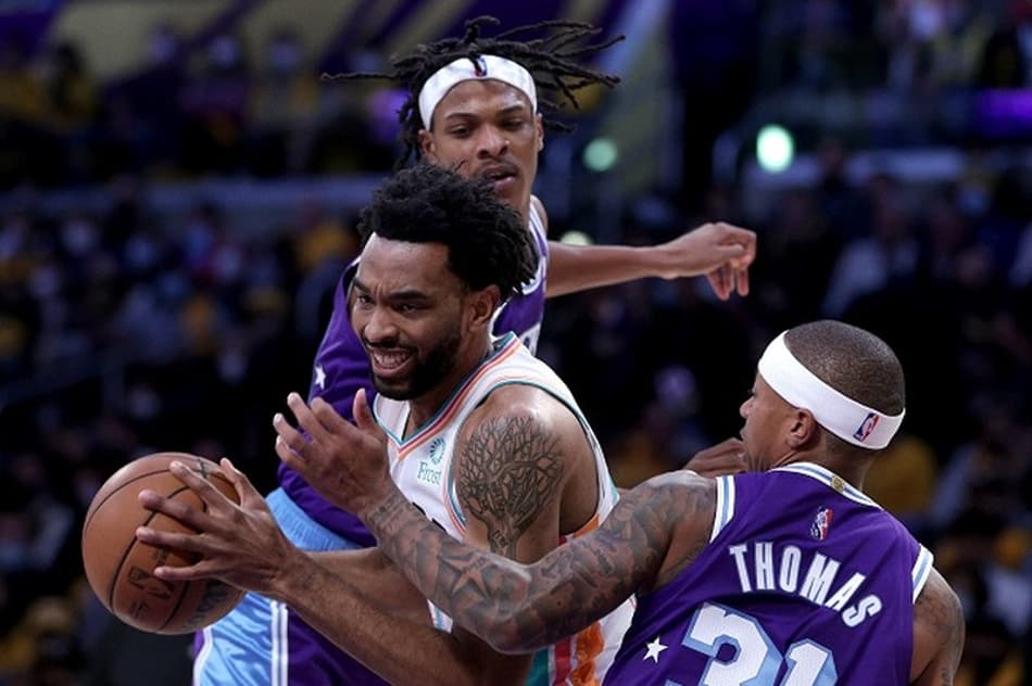 Spurs atropela Lakers, que perde a quarta consecutiva
