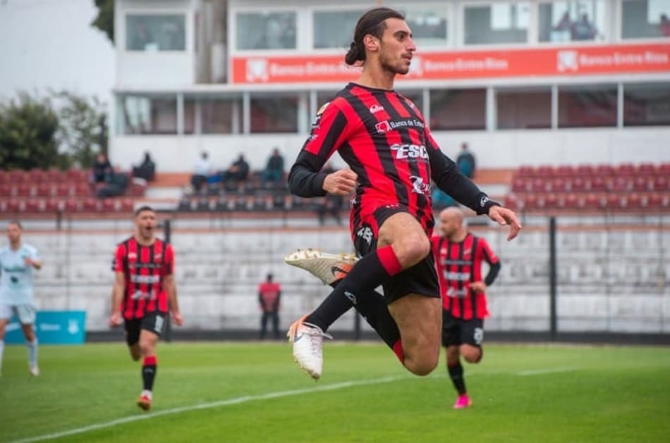 Atacante que se destacou no futebol argentino revela onde quer jogar