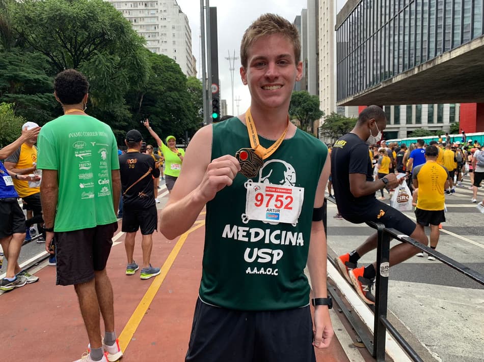 Estudante passa em medicina e corre a São Silvestre para pagar promessa: 'Sensação de dever cumprido'