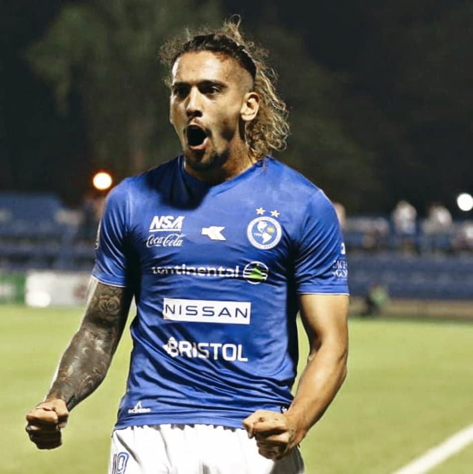 Ex-GreNal e Athletico tem negociações finalizadas com o Atlético Nacional