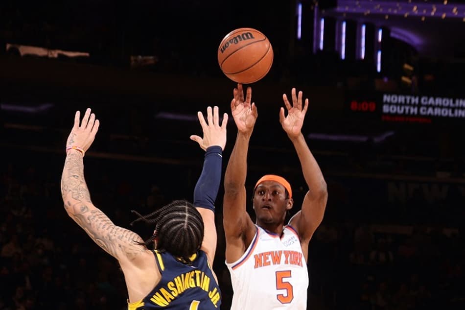 Quickley faz lance bizarro e erra arremesso