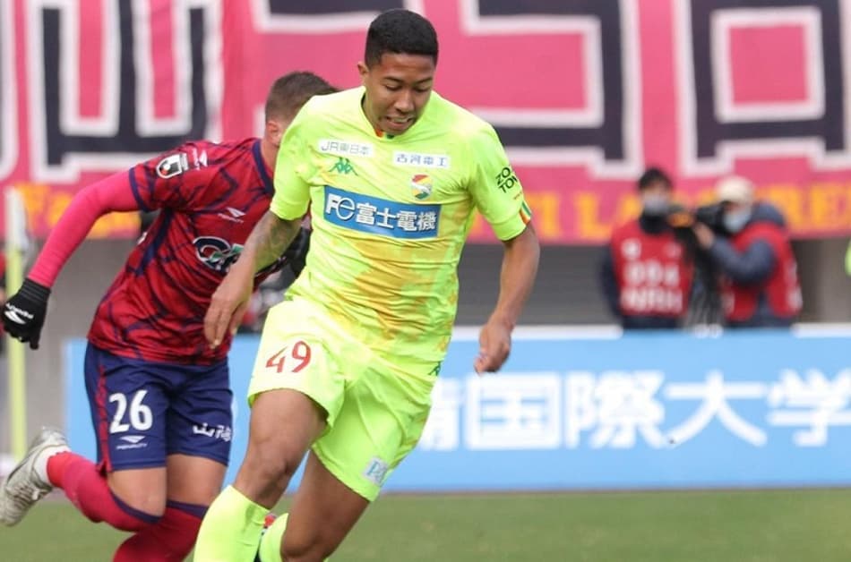Atacante formado no Bahia celebra permanência no futebol japonês