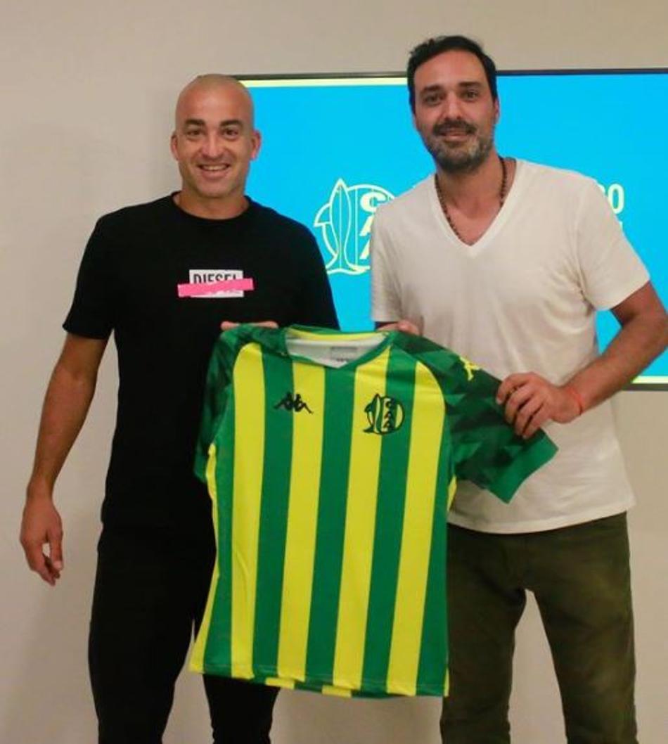 Com passagens por Corinthians e Boca, Santiago Silva tem novo clube; veja qual