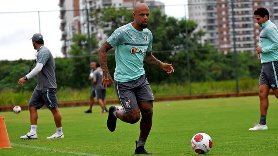 Questionado sobre posicionamento político, Felipe Melo diz: ‘Se deixar de torcer por isso, não é torcedor’