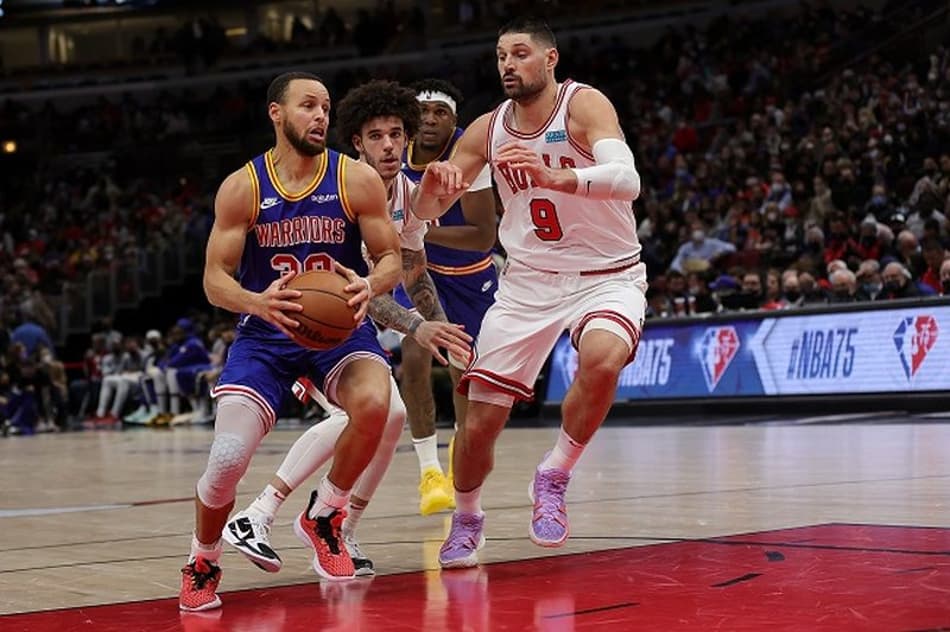 Warriors se reabilita e atropela Bulls fora de casa