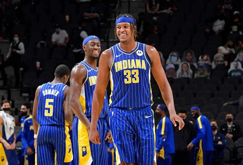 Mavericks mira em Turner e Collins na trade deadline