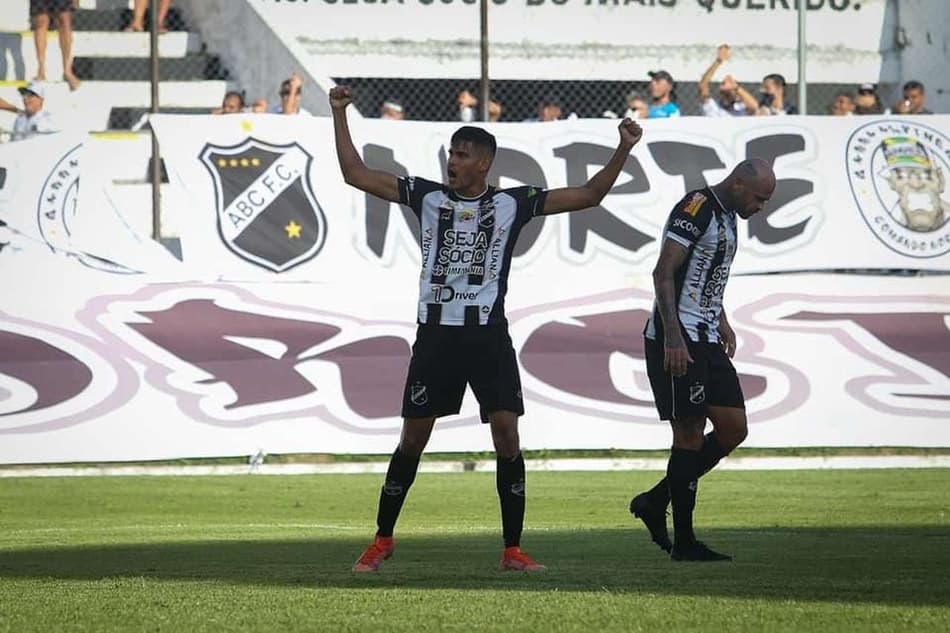 Jefinho comemora gol marcado na reestreia pelo ABC: ‘Feliz demais’