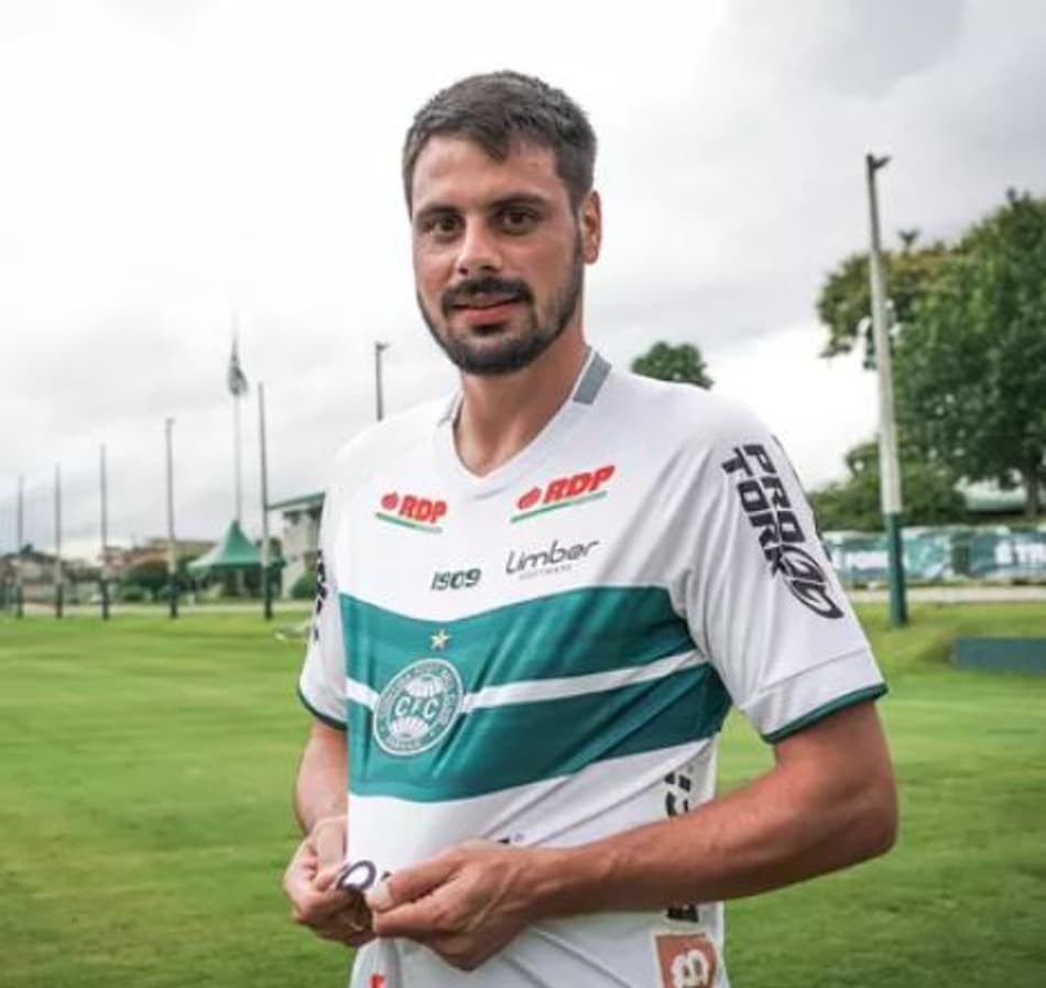 Coritiba apresenta zagueiro Guillermo de los Santos