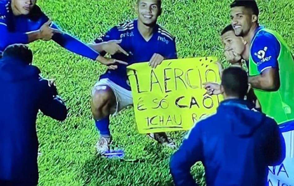 Jogadores do Cruzeiro zoam dono do Retrô-PE que cantou vitória antes do jogo; cartola reagiu à provocação