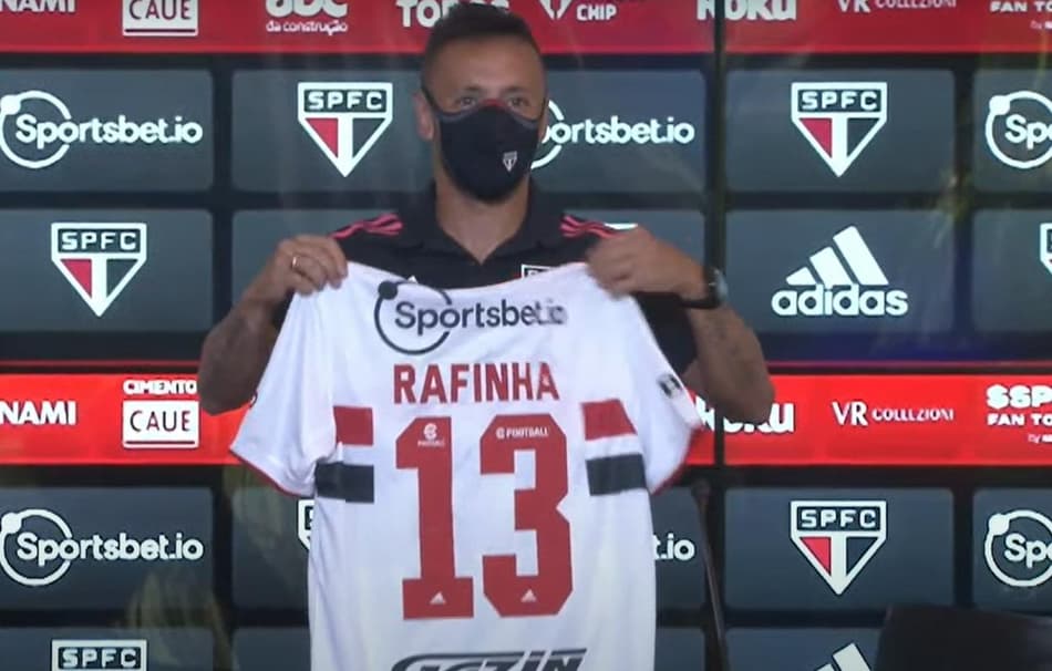VÍDEO: Rafinha revela conversa com Luan por ceder a camisa 13: 'Usei a carreira toda e fui muito vitorioso'