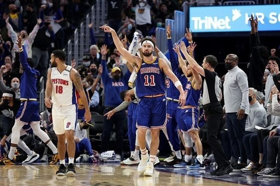 Com Thompson cestinha, Warriors passa fácil pelo Pistons
