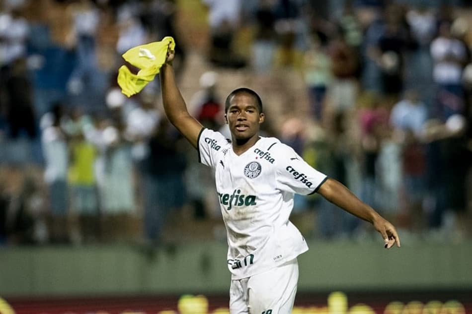 VÍDEO: De bicicleta! Assista ao golaço de Endrick em goleada do Palmeiras na Copinha