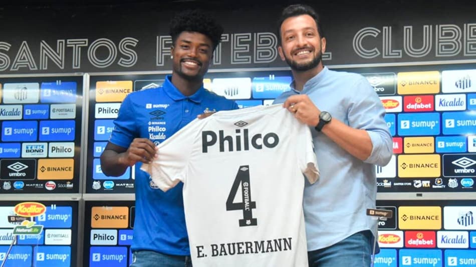 Eduardo Bauermann é apresentado com a 4 e ressalta peso da camisa do Santos