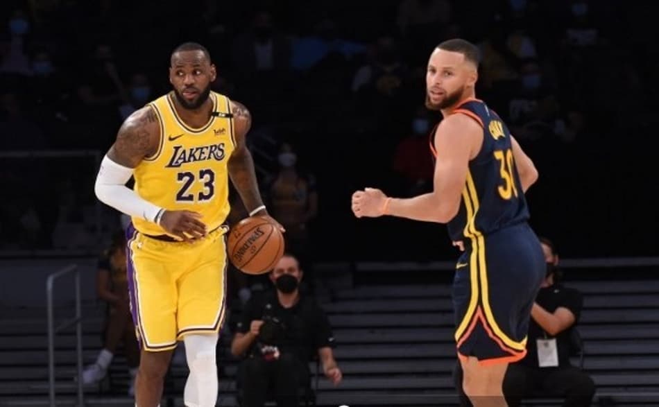 LeBron ultrapassa Curry e lidera votação para All Star