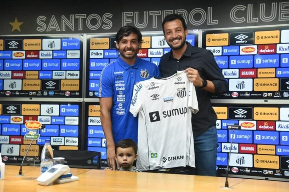 Dracena explica demora e acredita em estreia de Ricardo Goulart no clássico