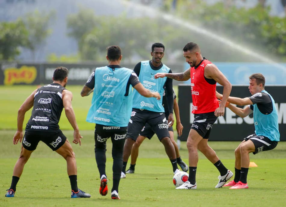Com foco na posse de bola e marcação, Corinthians segue preparação para estreia no Paulistão