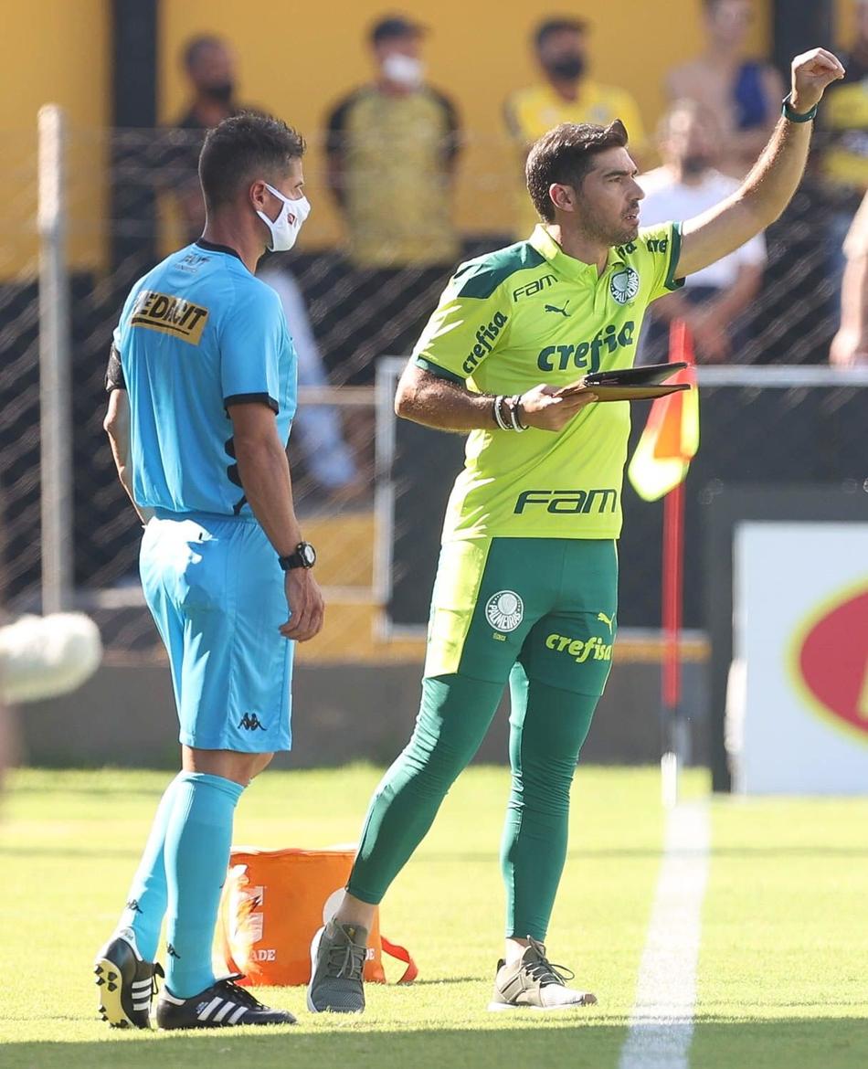 Time camaleão e Brasil penta em 2002: Abel explica esquema tático do Palmeiras