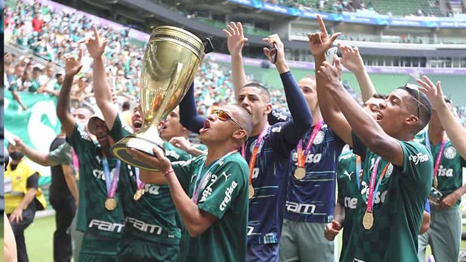 Vídeo: Palmeiras faz a festa após título inédito da Copinha