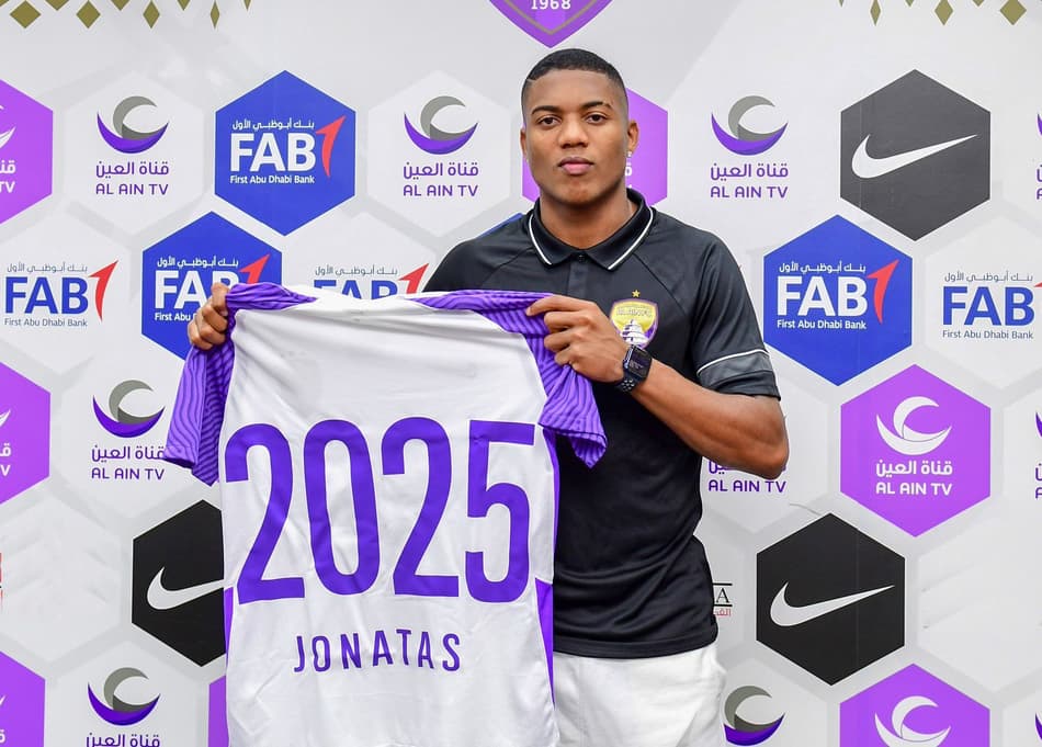 Jonatas Santos celebra momento e valoriza renovação no Al Ain: ‘Muito feliz’