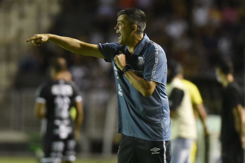 VÍDEO: Leandro Silva comenta as situações de Ricardo Goulart e Marinho no Santos