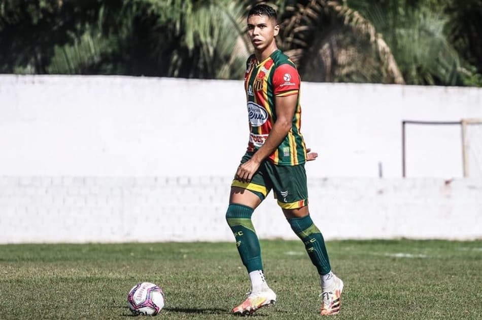 Zagueiro faz estreia pelo Sampaio Corrêa e projeta duelo contra o Altos-PI pela Copa do Nordeste