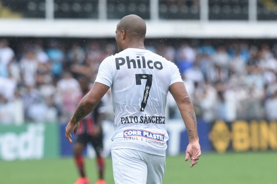 Maior artilheiro estrangeiro do clube, Carlos Sánchez rescinde com o Santos