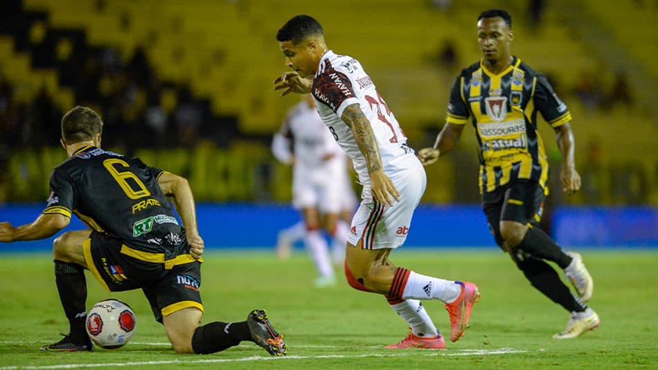 ATUAÇÕES: João Gomes vai bem, mas não evita empate do Flamengo; André deixa a desejar