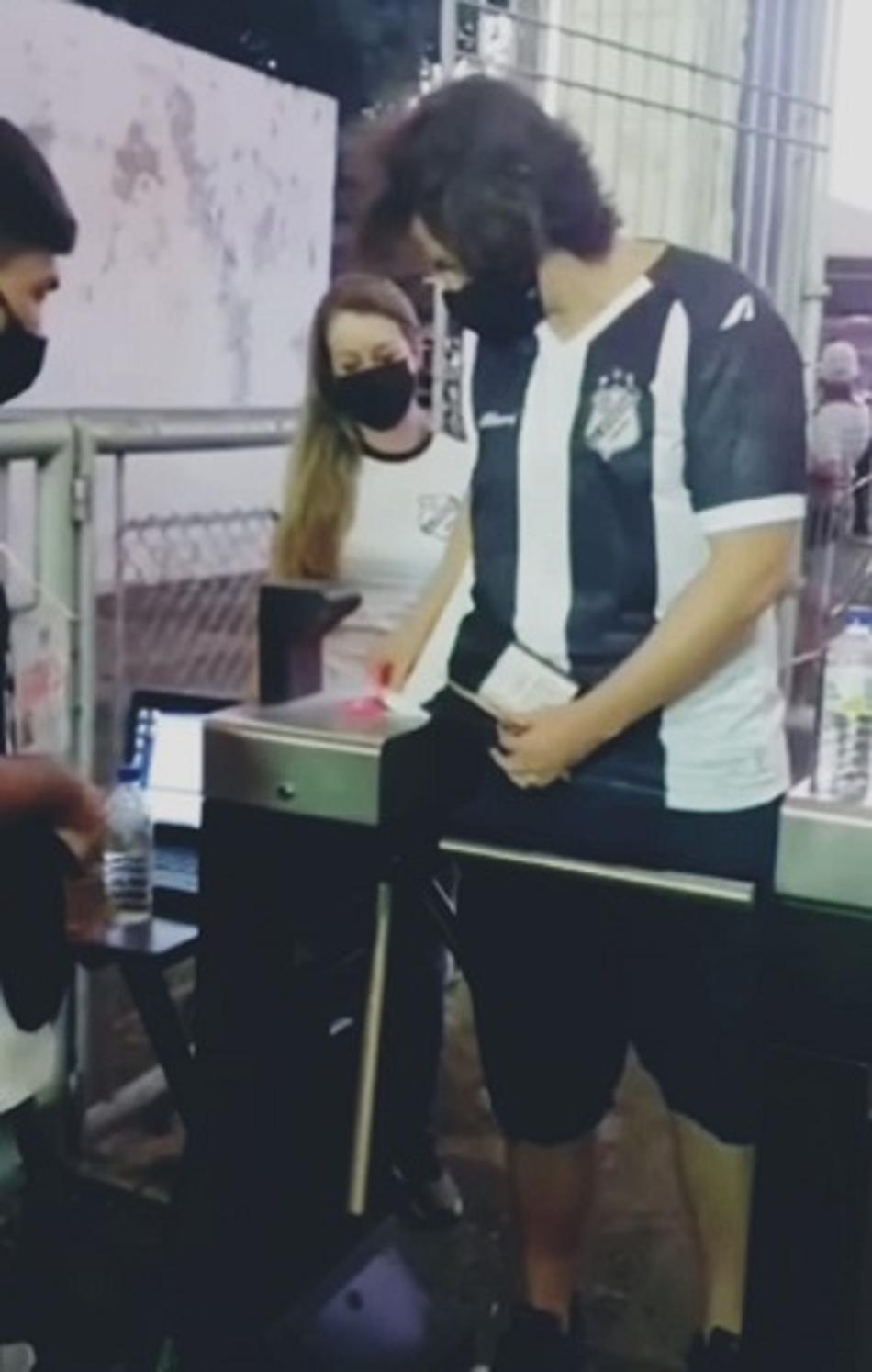 Com tecnologia inovadora, torcedores passam a acessar estádio com a camisa como ‘ingresso’