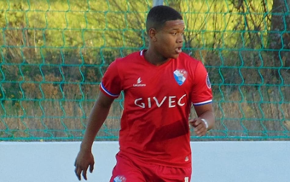 Atacante brasileiro chama atenção na base do Gil Vicente